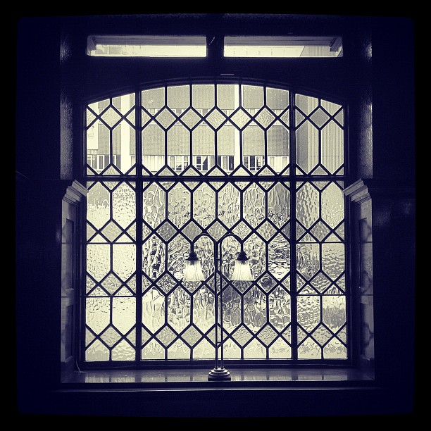 #pub #window #london #england #bw