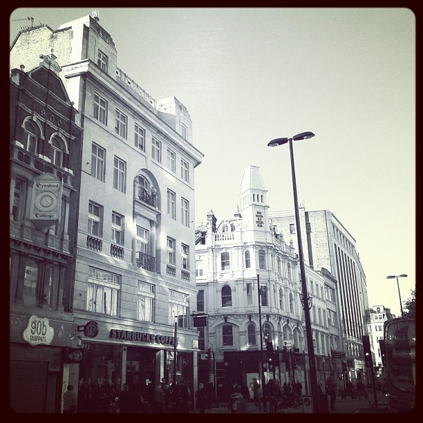 #morning on #oxfordstreet. #london #soho #architecture  #bw
