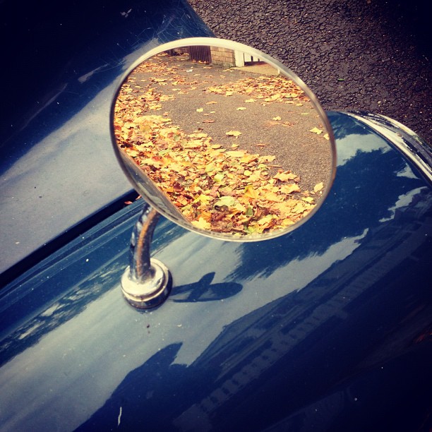 #autumn #reflections.#retro #car #mirror