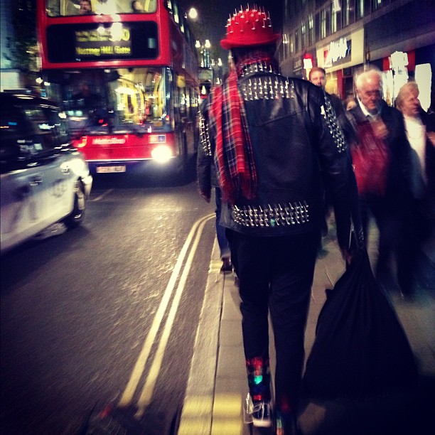 #london #fashion #oxfordstreet #night #street #iphoneonly #instagramhub #instagood #people