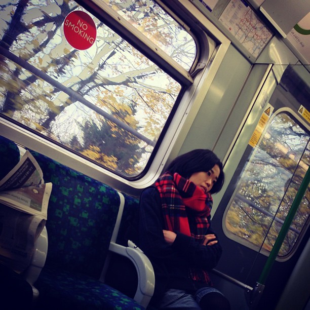 И #осень за окнами мелькает...#autumn #london #underground #people #tube #iphoneonly #instamood