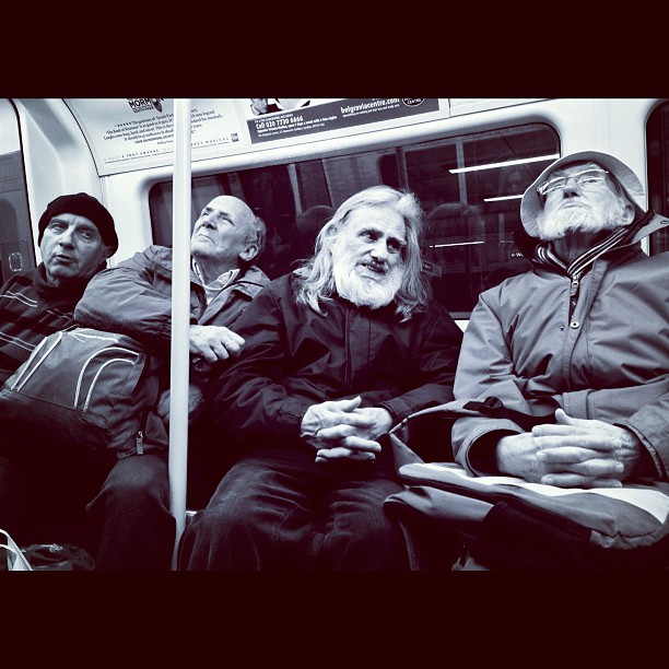 Старики-разбойники. #people of #london #underground #tube #bw #instagood #instamood #instagramhub #старики #iphoneonly