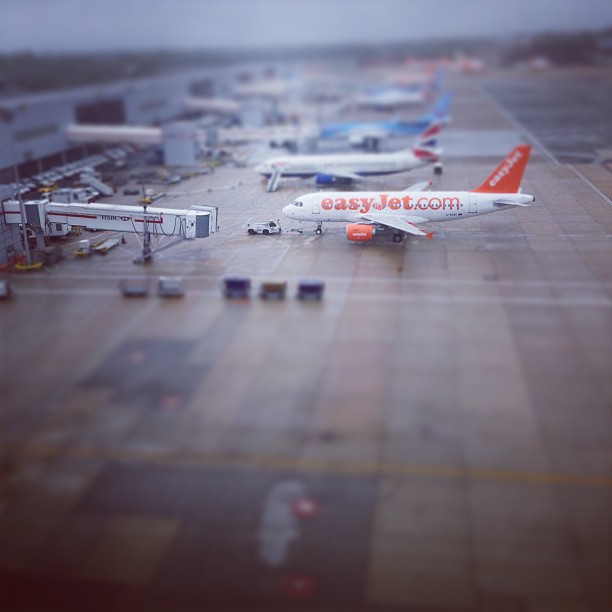 Look there is a tiny #plane :) #tiltshift just for fun. #airport #uk #london #londonpop #london_only #ig_uk #ig_london