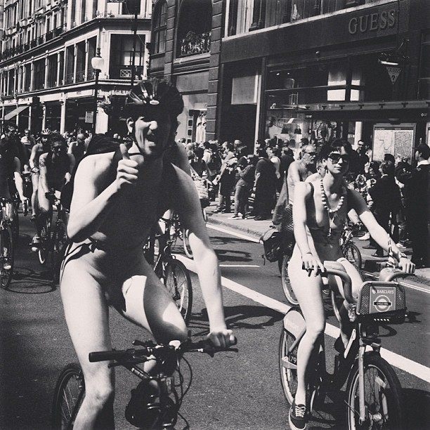 Today I'm posting some images from London Naked Bike Ride. Check  skrinda.com for full story. #london #londonpop #london_only #ig_uk #ig_london #bnw_city #bnw_london #bw #bnw #blackandwhite #street #streetphoto #streetphotography #streetphotography_bw #bike #ride #nakedbikeride #igerslondon #igers_london #bnwlife #bnw_life