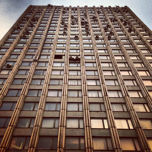 A #creepy looking #office #building. #1984. #moscow #russia #msk #postmodern #architecture #lookingup #москва #россия #мск