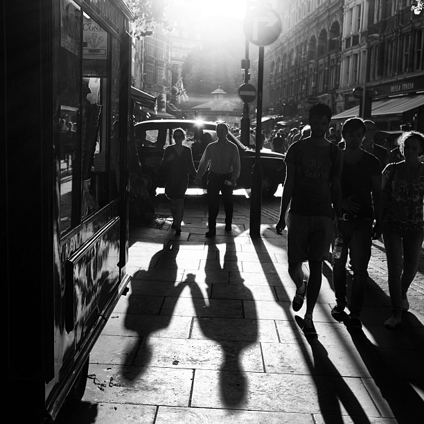 ..and in b&w. #london #londonpop #london_only #ig_uk #ig_london #bnw_city #bnw_london #bw #bnw #blackandwhite #street #streetphoto #streetphotography #streetphotography_bw #igerslondon #igers_london #sun #light #shadow #silhouette