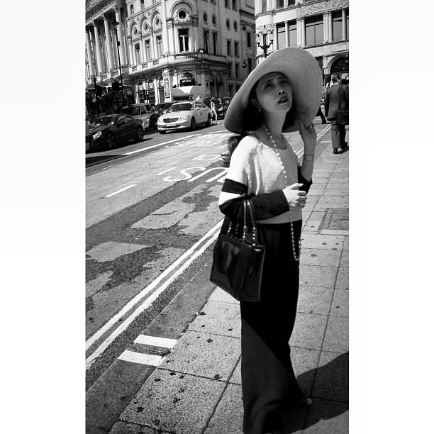 #london #londonpop #london_only #ig_uk #ig_london #bnw_city #bnw_london #bw #bnw #blackandwhite #street #streetphoto #streetphotography #streetphotography_bw #igerslondon #igers_london #iphoneonly