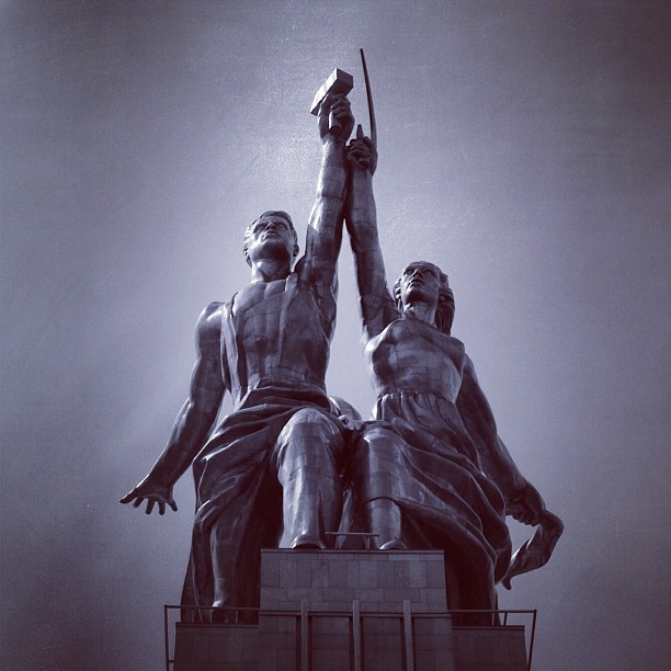 Worker & Kolkhoz Woman. 3/3. #closeupThe most #iconic #symbol of #soviet #russia. #amazing #monument. #bw #bnw #bnw_city #blackandwhite #moscow #vdnh #москва #россия #вднх #мск