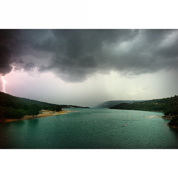 A few more shots of that #beaty. The #storm is brewing. #lake #beautiful #nature #mountains #france #landscape