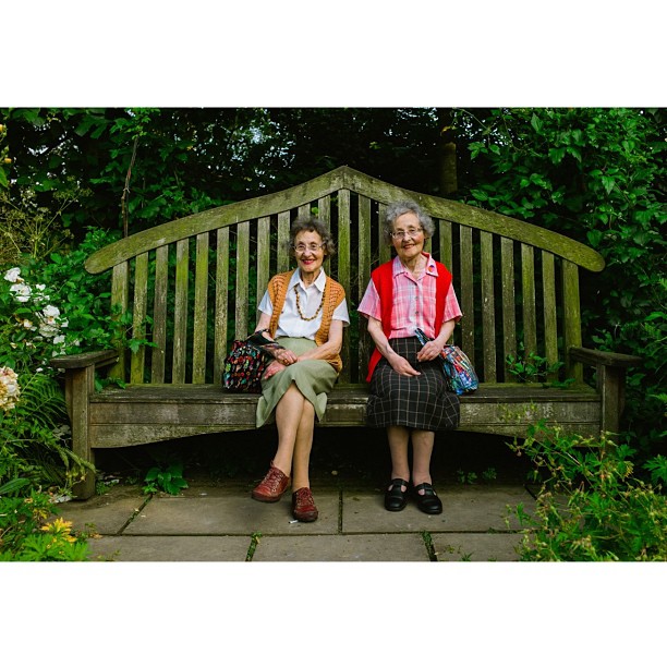 Two lovely ladies in #regentspark#london #londonpop #london_only #ig_uk #ig_london #street #streetphoto #streetphotography #igerslondon #igers_london #park #bench #happy #portrait #lom_get
