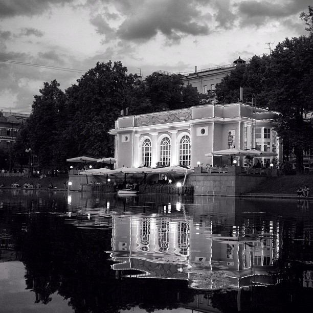 #moscow #memories#bw #bnw #blackandwhite #beautiful #pond #reflection #bnw_city #мск #москва