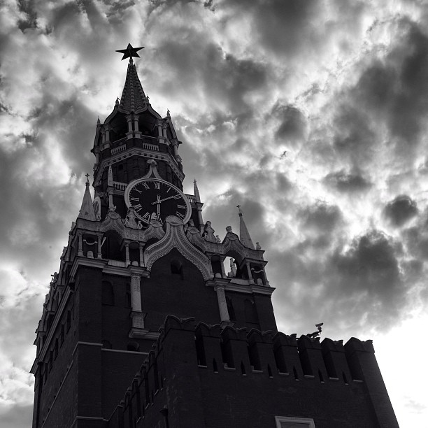 #Kremlin is watching you. #redsquare #moscow #bw #bnw #bnw_city #iconic #architecture #blackandwhite #москва #мск