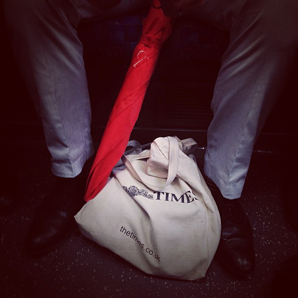 A bag of Time. #london#londonpop#london_only #ig_uk #ig_london #street #streetphoto #streetphotography #streetphotography_bw #igerslondon #igers_london #tube #underground