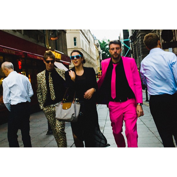 A splash of colour in my feed ;) #london #londonpop #london_only #ig_uk #ig_london #street #streetphoto #streetphotography #pink #streetfashion #igerslondon #igers_london #streetshot_london