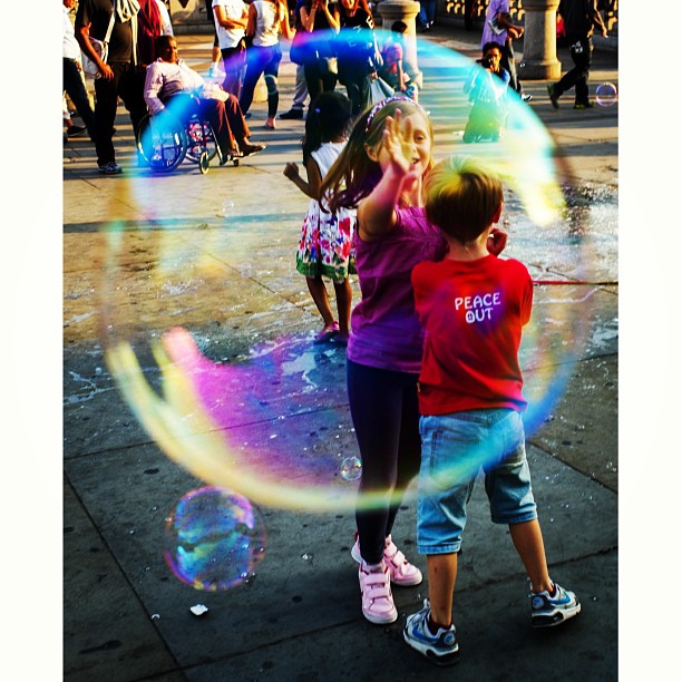 Bubbly #Trafalgar sq. /P.4 #bubble #kids#london#londonpop #london_only #ig_uk #ig_london #street #streetphoto #streetphotography  #igerslondon #igers_london  #uk