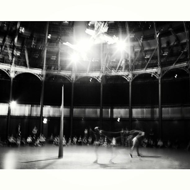 Dancing at Roundhouse. /3#london#londonpop#london_only #roundhouse #camden #dance #art #modern #bw #bnw #blackandwhite #bnw_city #bnw_london #timeless #performance