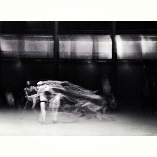 Dancing at Roundhouse. /4#london#londonpop#london_only #roundhouse#camden #dance #art #modern #bw #bnw#blackandwhite #bnw_city #bnw_london #timeless#performance #lom_abstract