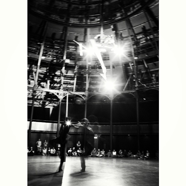 Dancing at Roundhouse. /4#london#londonpop#london_only #roundhouse #camden #dance #art #modern #bw #bnw #blackandwhite #bnw_city #bnw_london #timeless #performance