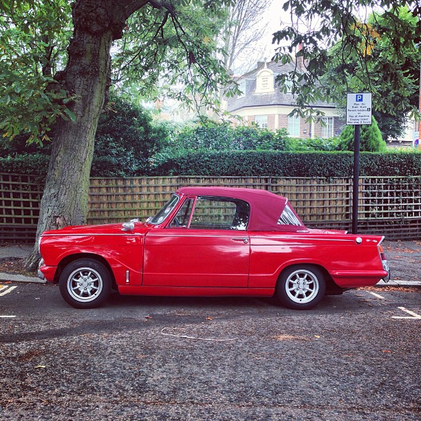 This is NOT a #toycar. #retro#vintage#car #london #london_only #londonpop
