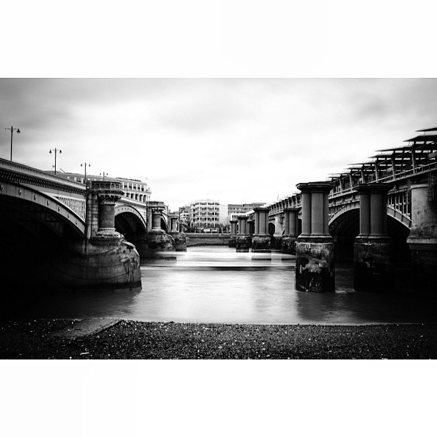 #longexpseries. Figure 30. Blackfriars #bridge. #london#londonpop #london_only #ig_uk #ig_london #bnw_city #bnw_london #bw #bnw #blackandwhite #street #streetphoto #igerslondon #igers_london #river #thames #longexposure