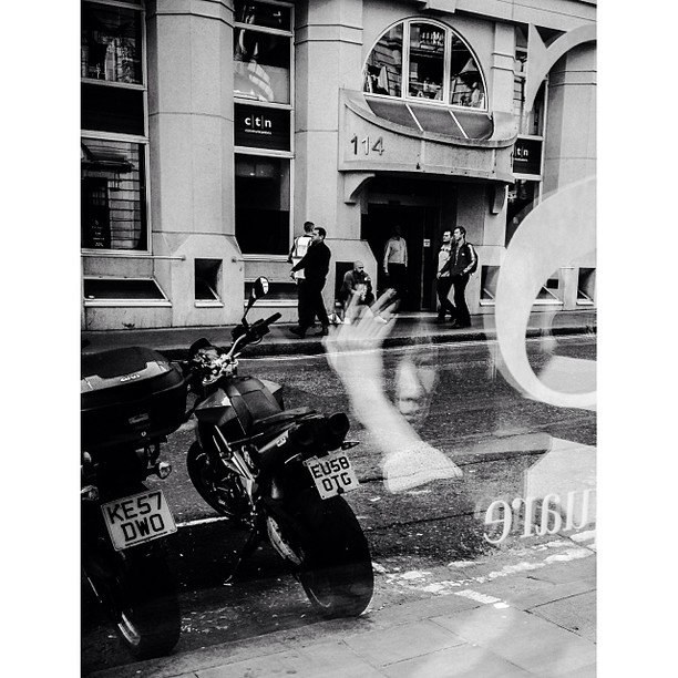 Coffee#london#londonpop #london_only #ig_uk #ig_london #bnw_city #bnw_london #bw #bnw #blackandwhite #street #streetphoto #streetphotography #streetphotography_bw #igerslondon #igers_london #iphoneonly #reflection