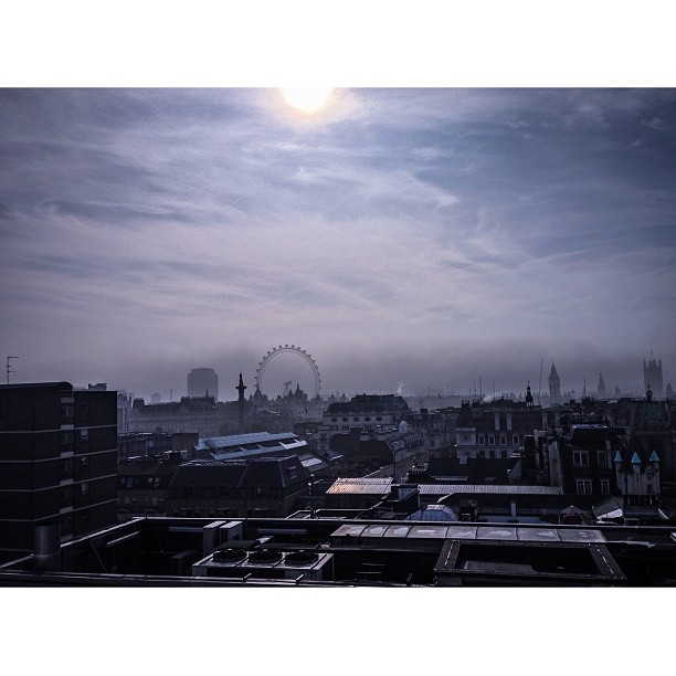 #foggy London #morning. Pic 2. #london#londonpop #london_only #ig_uk #ig_london  #igerslondon #igers_london #iconic#city #capital #iphoneonly