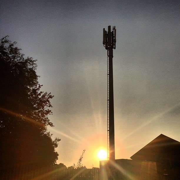 #sunset #lensflare #iphoneonly #london#londonpop#london_only #ig_uk #ig_london  #igerslondon #igers_london