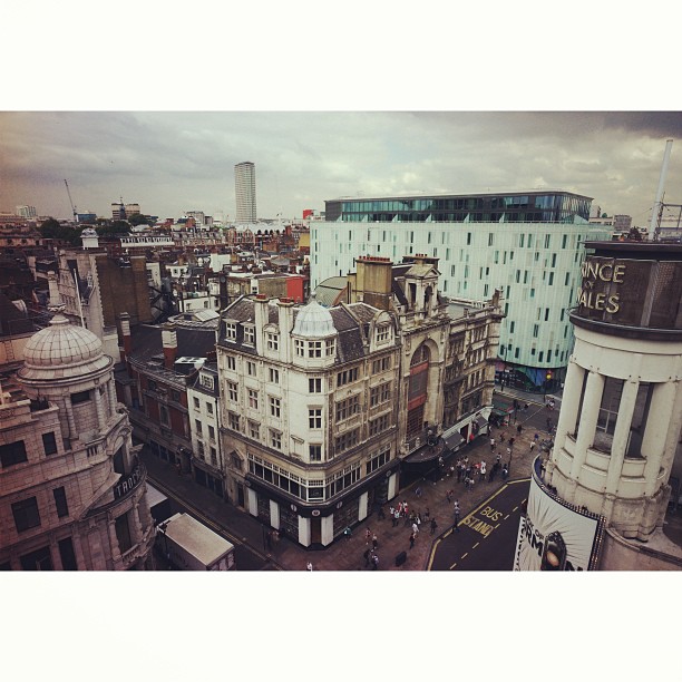 Another #rooftop shot. #london#londonpop #london_only #ig_uk #ig_london #street #streetphoto #streetphotography  #igerslondon #igers_london #cityscape #lom_eid #panoramic