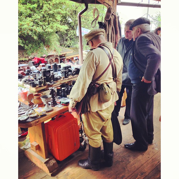 At the #fleamarket. #moscow #streetphoto #streetphotography #military #retro #vintage #москва #мск #iphoneonly