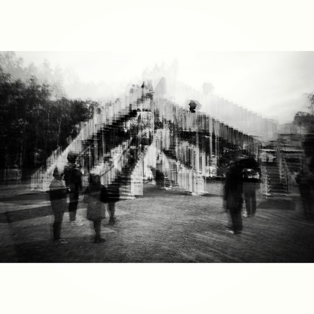 #longexpseries. Figure 28 #tatemodern#london#londonpop #london_only #ig_uk #ig_london #bnw_city #bnw_london #bw #bnw #blackandwhite #street #streetphoto #streetphotography #streetphotography_bw #igerslondon #igers_london #ghost #abstract #longexposure