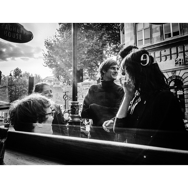 Friends meetup. #london#londonpop #london_only #ig_uk #ig_london #bnw_city #bnw_london #bw #bnw #blackandwhite #street #streetphoto #streetphotography #streetphotography_bw #igerslondon #igers_london #iphoneonly