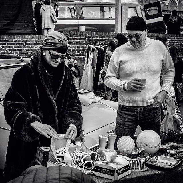 'Honey, are you sure you don't need that anymore?' #london#londonpop #london_only #ig_uk #ig_london #bnw_city #bnw_london #bw #bnw #blackandwhite #street #streetphoto #streetphotography #streetphotography_bw #igerslondon #igers_london #vintage #retro #carboot #streetfashion