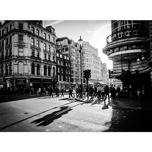Morning walk. #london#londonpop #london_only #ig_uk #ig_london #bnw_city #bnw_london #bw #bnw #blackandwhite #street #streetphoto #streetphotography #streetphotography_bw #igerslondon #igers_london #iphoneonly #piccadilly