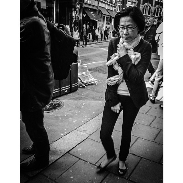 When it's cold inside.. #london#londonpop #london_only #ig_uk #ig_london #bnw_city #bnw_london #bw #bnw #blackandwhite #igerslondon #igers_london #street #streetphoto #streetphotography #streetphotography_bw  #iphoneonly