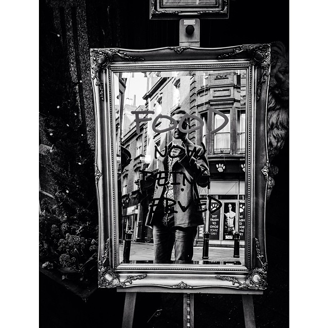 Framed. #london#londonpop #london_only #ig_uk #ig_london #bnw_city #bnw_london #bw #bnw #blackandwhite #soho #selfie #framed #iphoneonly #igerslondon #igers_london