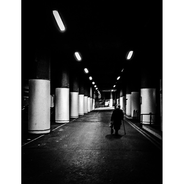A lonely road. #london#londonpop #london_only #ig_uk #ig_london #bnw_city #bnw_london #bw #bnw #blackandwhite #igerslondon #igers_london #street #streetphoto #streetphotography #streetphotography_bw  #iphoneonly #road