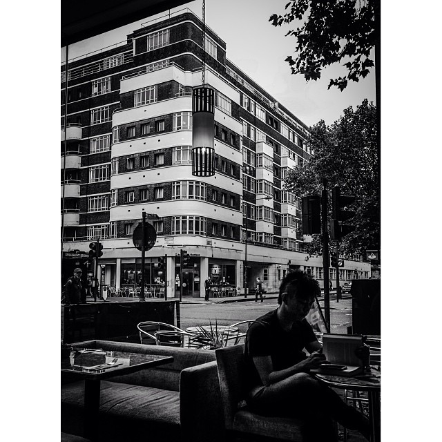 Inceptionlondon#londonpop #london_only #ig_uk #ig_london #bnw_city #bnw_london #bw #bnw #blackandwhite #street #streetphoto #streetphotography #streetphotography_bw #igerslondon #igers_london #artdeco #architecture