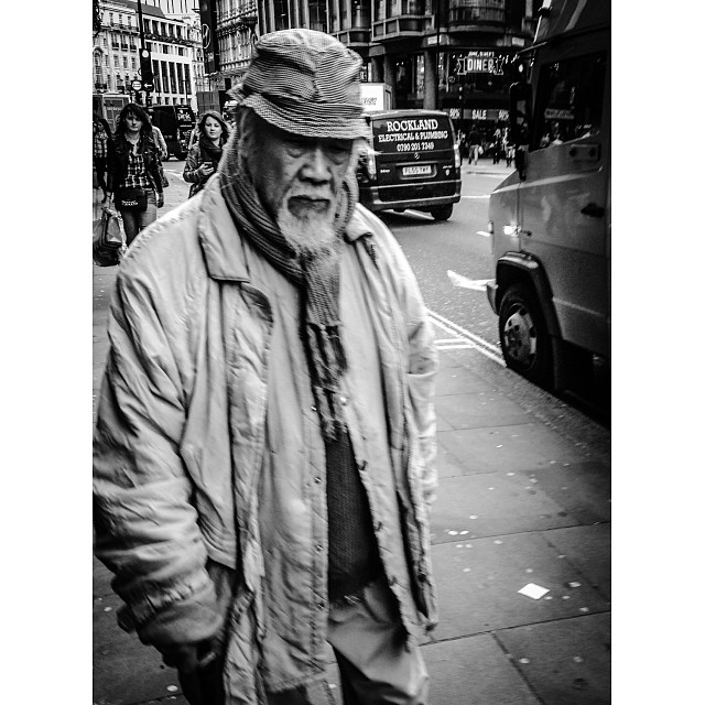 Long story.#london#londonpop #london_only #ig_uk #ig_london #bnw_city #bnw_london #bw #bnw #blackandwhite #igerslondon #igers_london #street #streetphoto #streetphotography #streetphotography_bw  #iphoneonly
