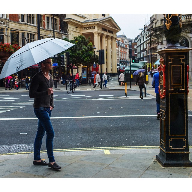 #london#londonpop #london_only #ig_uk #ig_london #street #streetphoto #streetphotography  #igerslondon #igers_london