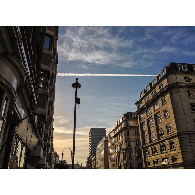 #london#londonpop#london_only#ig_uk #ig_london #igerslondon #igers_london #sky #architecture #morning #lom_ots#iphoneonly