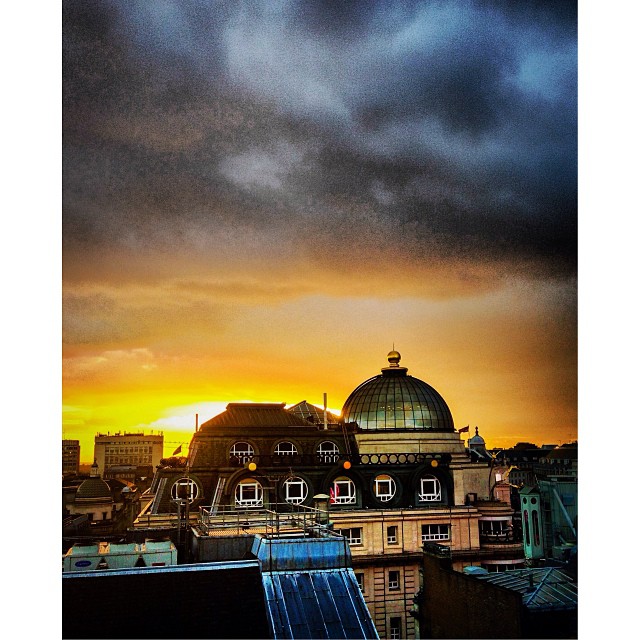 #rooftops #sunset. artist's impression. #london#londonpop#london_only #ig_uk #ig_london  #igerslondon #igers_london #capital #city #sky #skyporn #iphoneonly #lom_ola