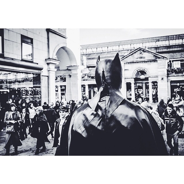 Bruce Wayne overlooking #coventgarden. #london#londonpop #london_only #ig_uk #ig_london #bnw_city #bnw_london #bw #bnw #blackandwhite #street #streetphoto #streetphotography #streetphotography_bw #lom_too