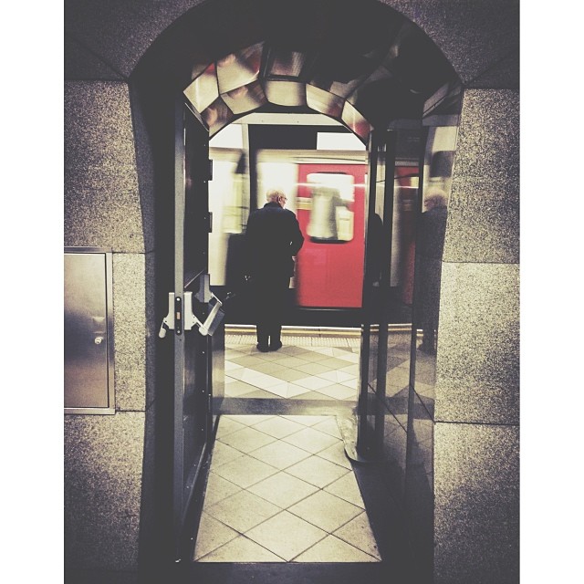 Secret door. #london#londonpop #london_only #ig_uk #ig_london #street #streetphoto #streetphotography #tube #underground #londonunderground