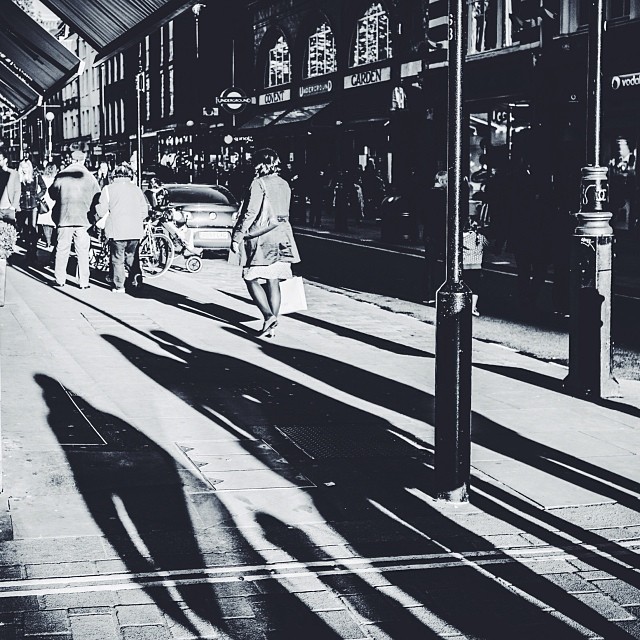 They are coming. #london#londonpop #london_only #ig_uk #ig_london #bnw_city #bnw_london #bw #bnw #blackandwhite #street #streetphoto #streetphotography #streetphotography_bw #shadow#coventgarden