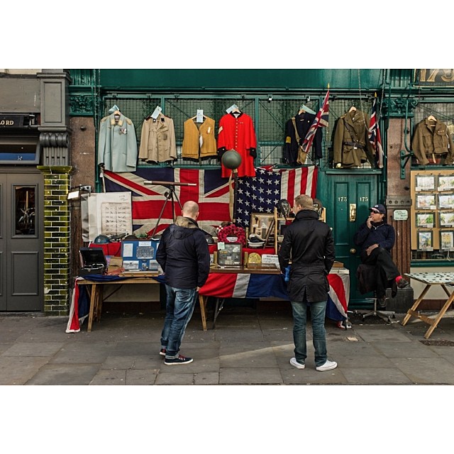 #portobello #market is so much quieter on Sundays.. #london#londonpop #london_only #ig_uk #ig_london #igerslondon #igers_london #street #streetphoto #streetphotography #portobelloroad #nottinghill