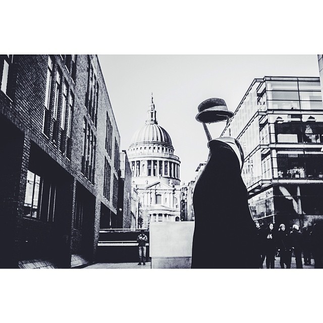 London Invisible Man. #london#londonpop #london_only #ig_uk #ig_london #bnw_city #bnw_london #bw #bnw #blackandwhite #street #streetphoto #streetphotography #streetphotography_bw