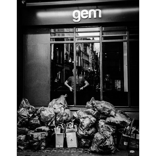 #soho gem #london#londonpop #london_only #ig_uk #ig_london #bnw_city #bnw_london #bw #bnw #blackandwhite #igerslondon #igers_london #street #streetphoto #streetphotography #streetphotography_bw  #iphoneonly