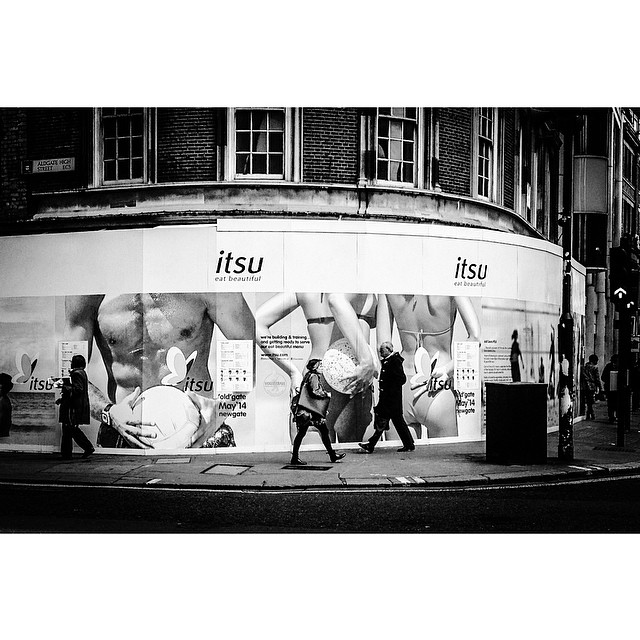 #bnw_city #bnw_london #london #londonpop #london_only #bnw_city_streetlife #bw #bnw #blackandwhite #lom_bzvs #street #street_bw #streetphoto