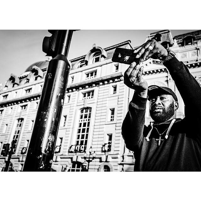 London. Worth a photo. 3/3#london#londonpop #london_only #bnw_city #bnw_london #bw #bnw #blackandwhite #street #streetphoto #streetphotography #ig_london #bnw_city_streetlife