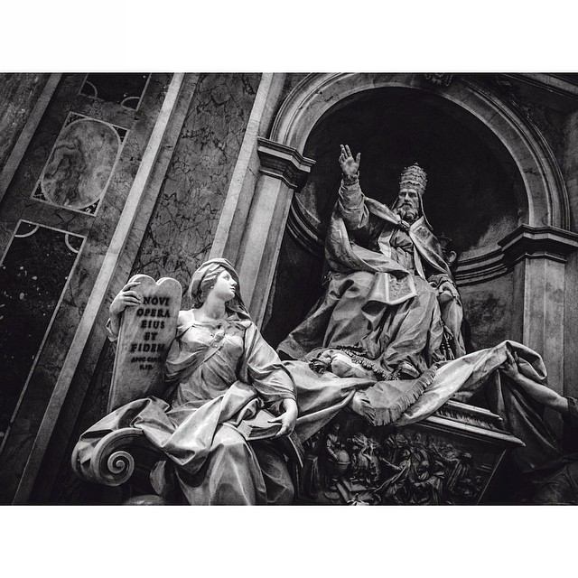 Bringing more #culture to my insta followers ) St.Peter's, #vatican #italy #bnw_rome #rome #roma